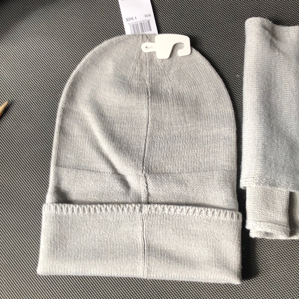 MICHEL KORS (1size) Studded hat unfolds in layers - Picture 5 of 10